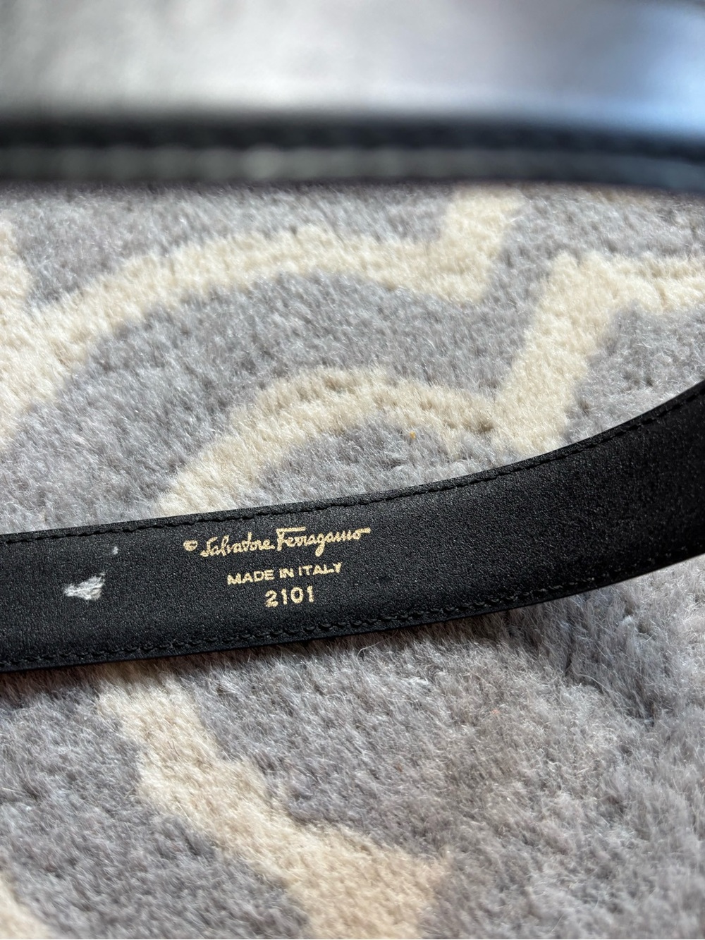 Salvatore Ferragamo Black XS Black and Gold Belt - Picture 4 of 13